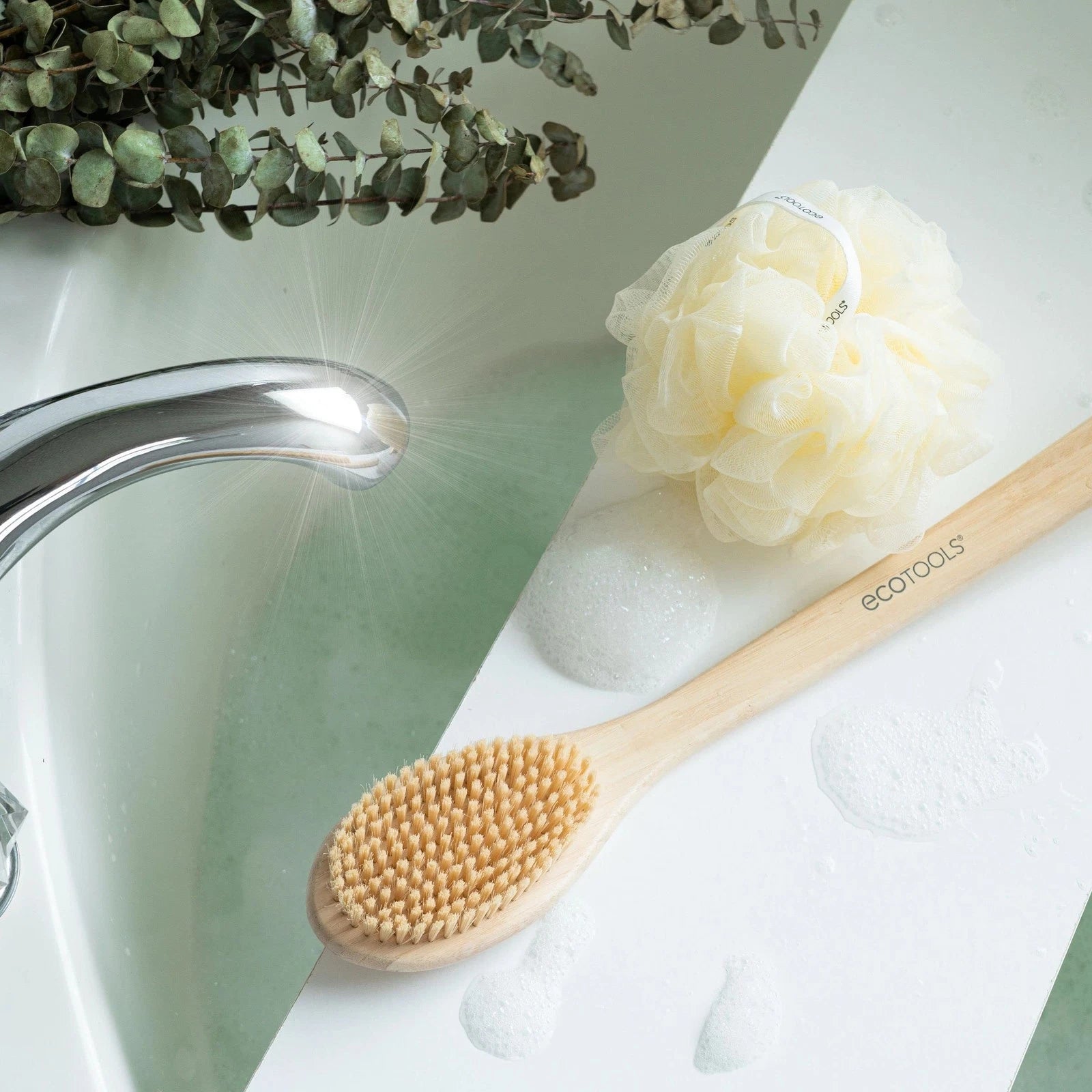 Bath Bristle Brush Bath Brush with Long Handle Cleanse Back Hard-to-Reach Areas